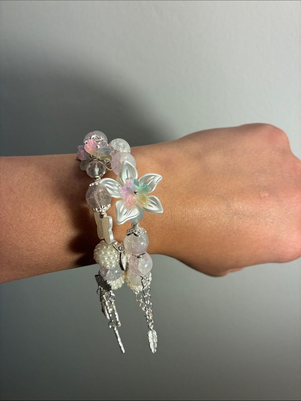 Pearl & Flower White Bead Stretch Bracelet
